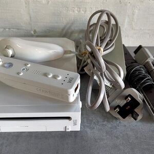 Nintendo Wii Console Bundle, Tested - Retrocompatible